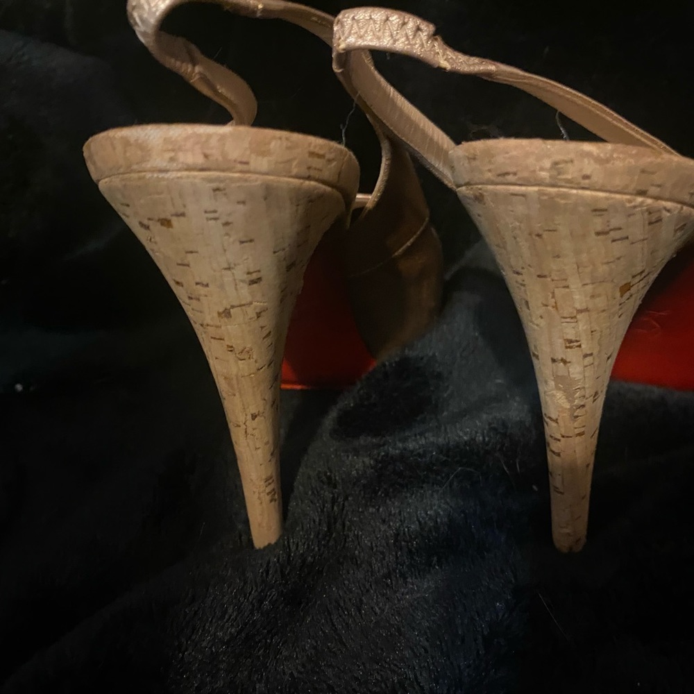 Christian Louboutin cork heel gold shoes - Picture 4 of 8